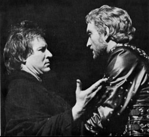 Alan Howard with Charles Dance - Aufidius
